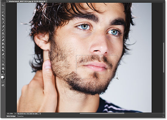 Clicking and dragging a rectangular selection with the Zoom Tool. Image © 2014 Steve Patterson, Photoshop Essentials.com