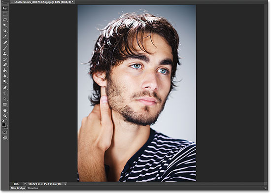 An image set to the Fit on Screen view mode in Photoshop. Image © 2014 Steve Patterson, Photoshop Essentials.com